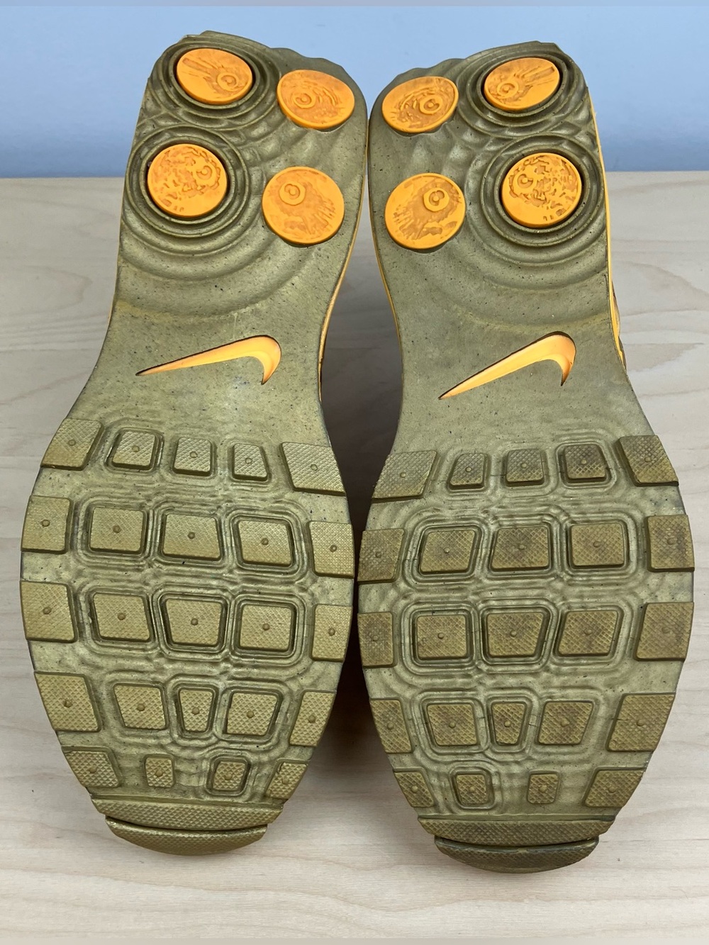 Nike Women’s Size 8.0 Shox Gravity Metallic Gold Floral Athletic Training Shoes - Picture 8 of 11